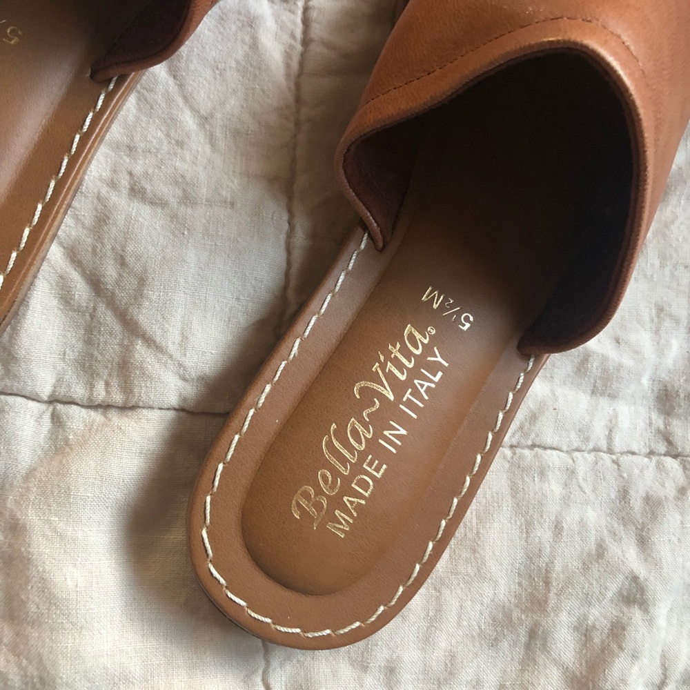❌ SOLD ❌ Brown Leather Slide Sandals - Picture 4 of 8